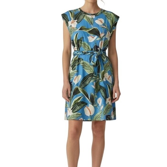 blue and white vintage dress Blue Ornament Floral Midi Dress by FARM Rio – TheCleverDresser main image 0
